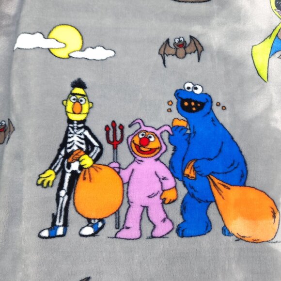Sesame Street Halloween Decorative Throw Blanket 60" X 70" Bert Elmo Cookie Mons - Picture 3 of 13